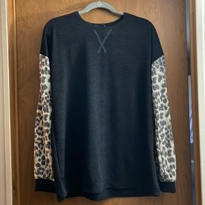 Black shirt with leopard pint sleeves